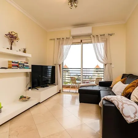 Forum Gardens Apartment *