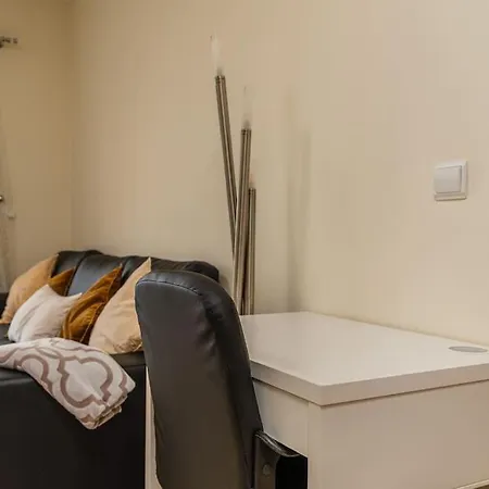 Forum Gardens Apartment *